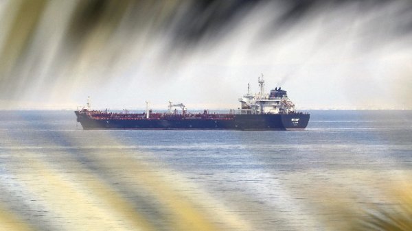 伊朗民航组织宣布伊朗部分空域重新开放