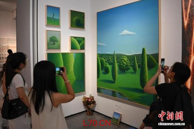 四川美术学院毕业作品展吸引观众 艺术盛宴引关注