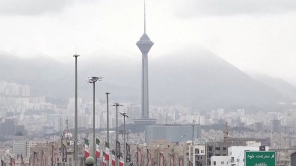伊朗哈尔克岛恢复石油装载作业