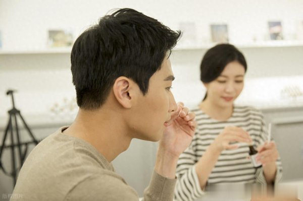 男人控制老婆经济的3个途径, 隐秘且残忍, 最后1个会把你坑惨